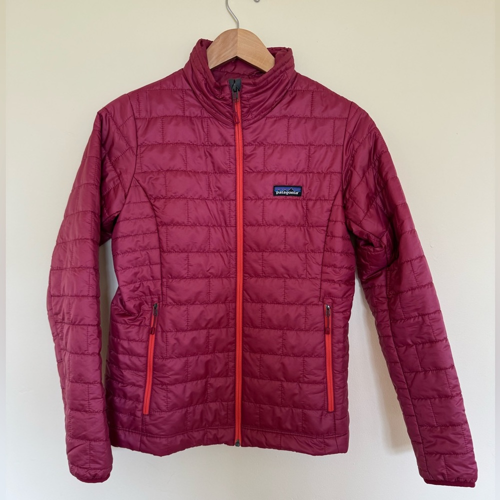 Patagonia Nano Puff size SMALL in Roamer Red with contrasting zippers.